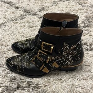 Chloe susanna leather ankle boot. Black. Gold. Size 36. Pre-owned.